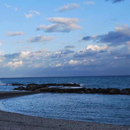 Casa Rina Lägenhet Ventimiglia Exteriör bild